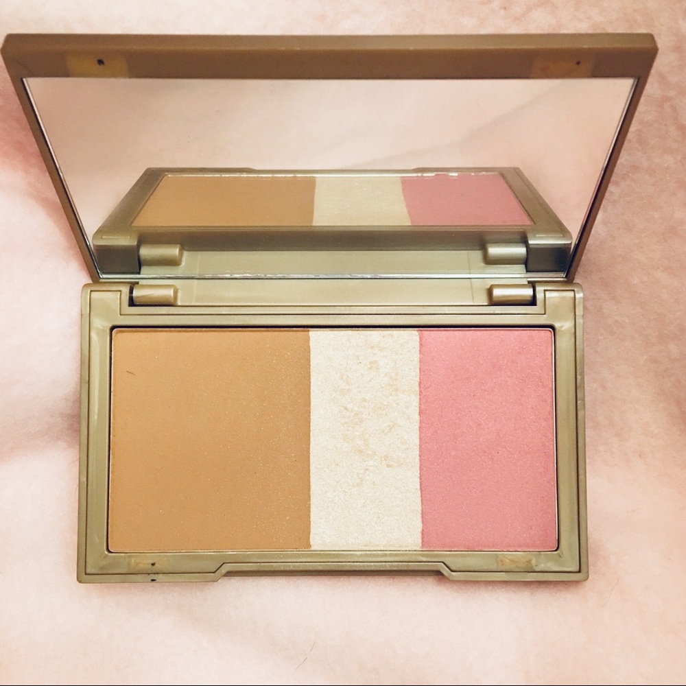 URBAN DECAY Naked Flushed